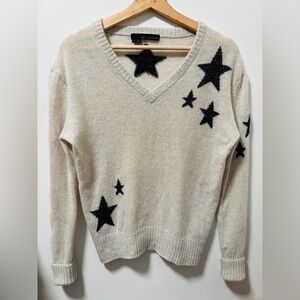 360 Cashmere Iconic “Jayla Sweater” In Cream & Black Stars Size Small